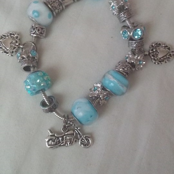 Bracelets - Picture 5 of 7